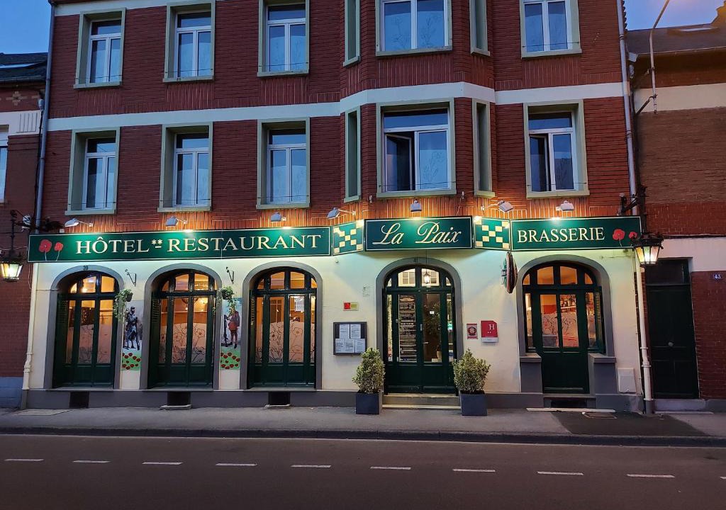 Albert Hotel | Hotel De La Paix