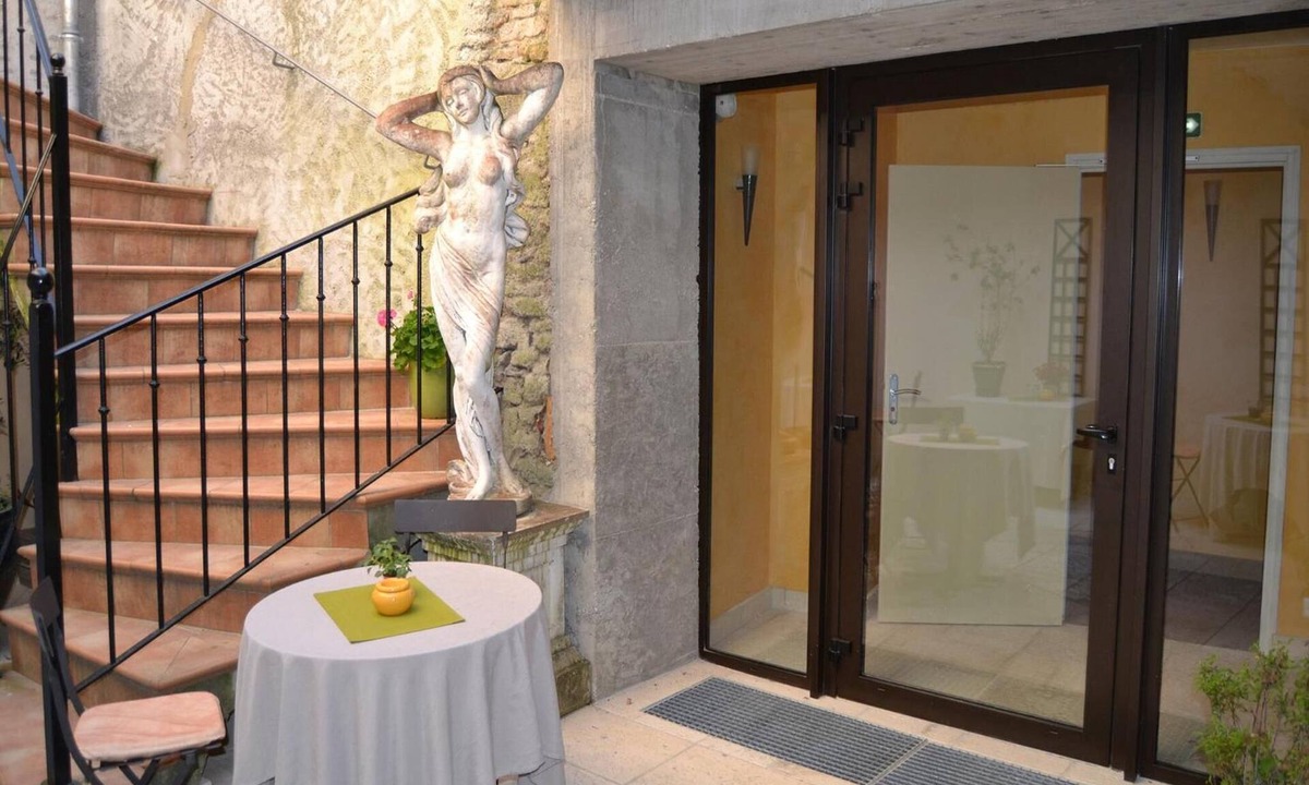 Clamecy Hotel | Hotel de La Poste