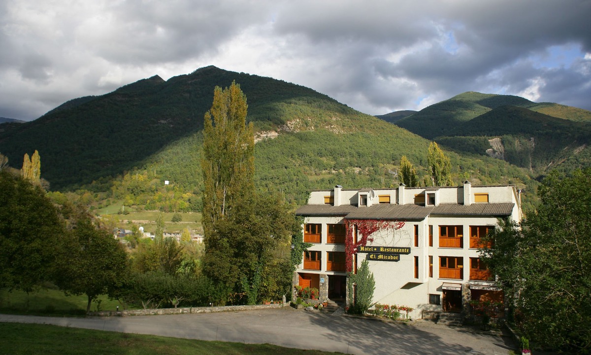 Broto Hotel | Hotel de Montaña El Mirador