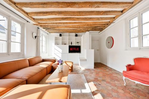 Quartier de l'Ecole-Militaire Apartment | Hôtel des Invalides 3-Bedroom Apartment with Netflix