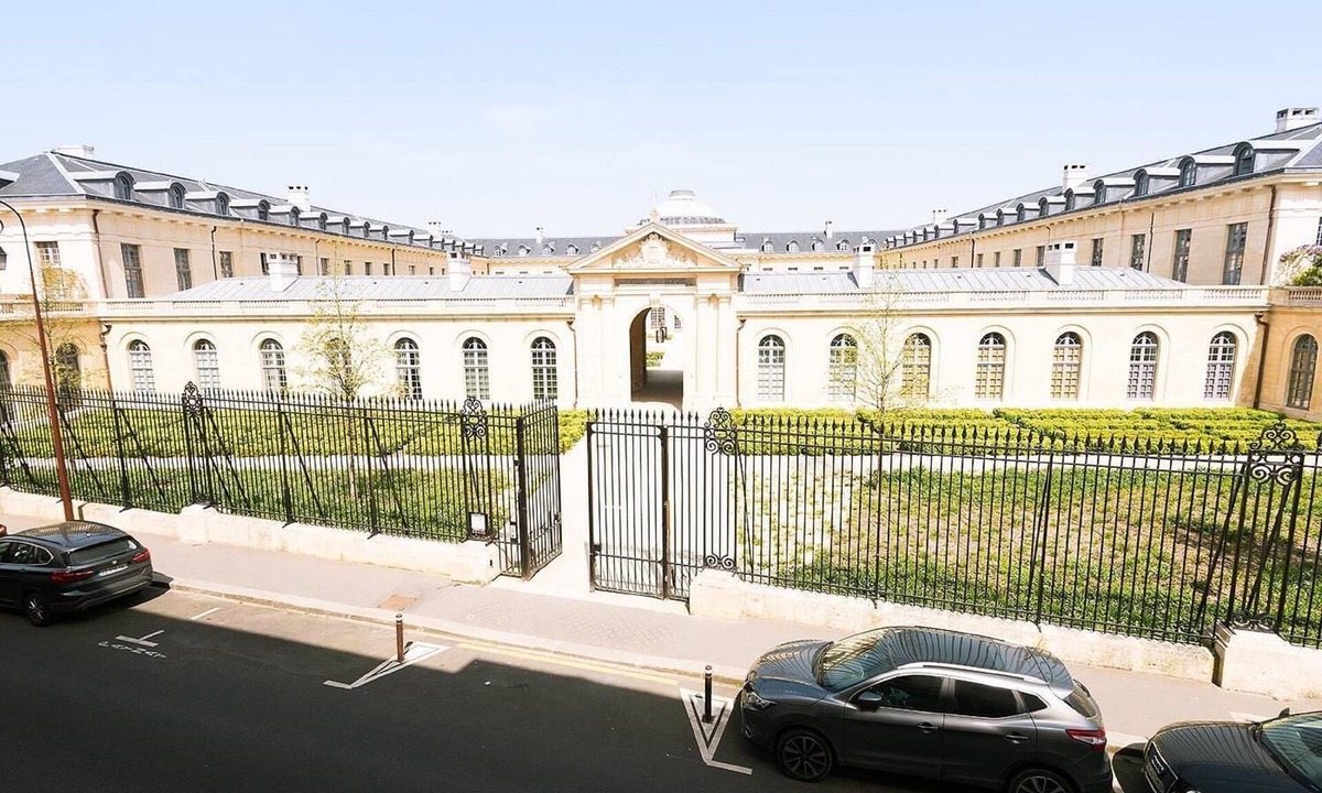 Notre-Dame Hotel | Hotel Des Lys