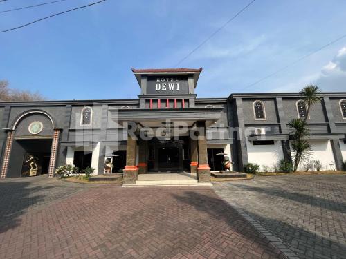 Peterongan Hotel | Hotel Dewi near GOR Merdeka Jombang Mitra RedDoorz