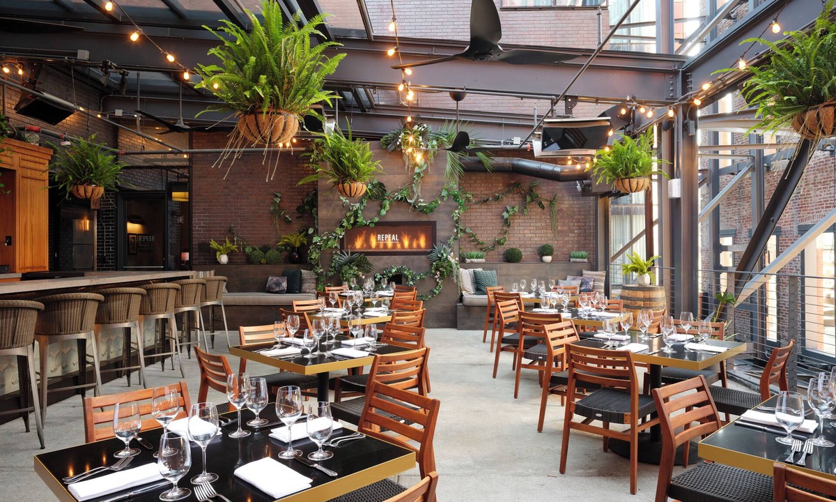 Downtown Louisville Hotel | Hotel Distil, Autograph Collection
