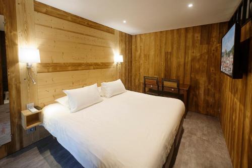 Foix Hotel | Hotel du Lac & Restaurant Foix