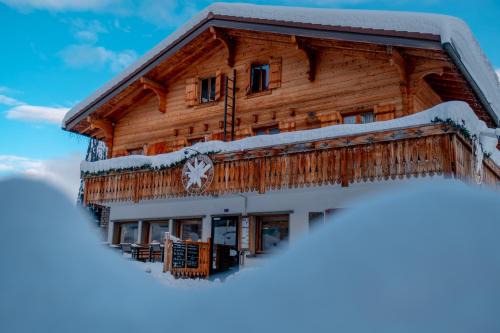 Saint-Pierre-de-Clages Hotel | Hotel Edelweiss