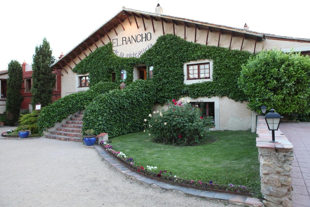 Torrecaballeros House | Hotel El Rancho