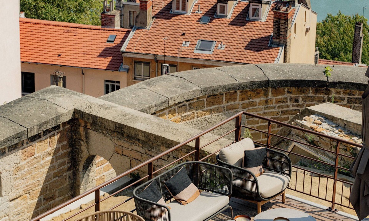 Griffon - Royale Hotel | Hotel Fort St Laurent Lyon - Handwritten Collection