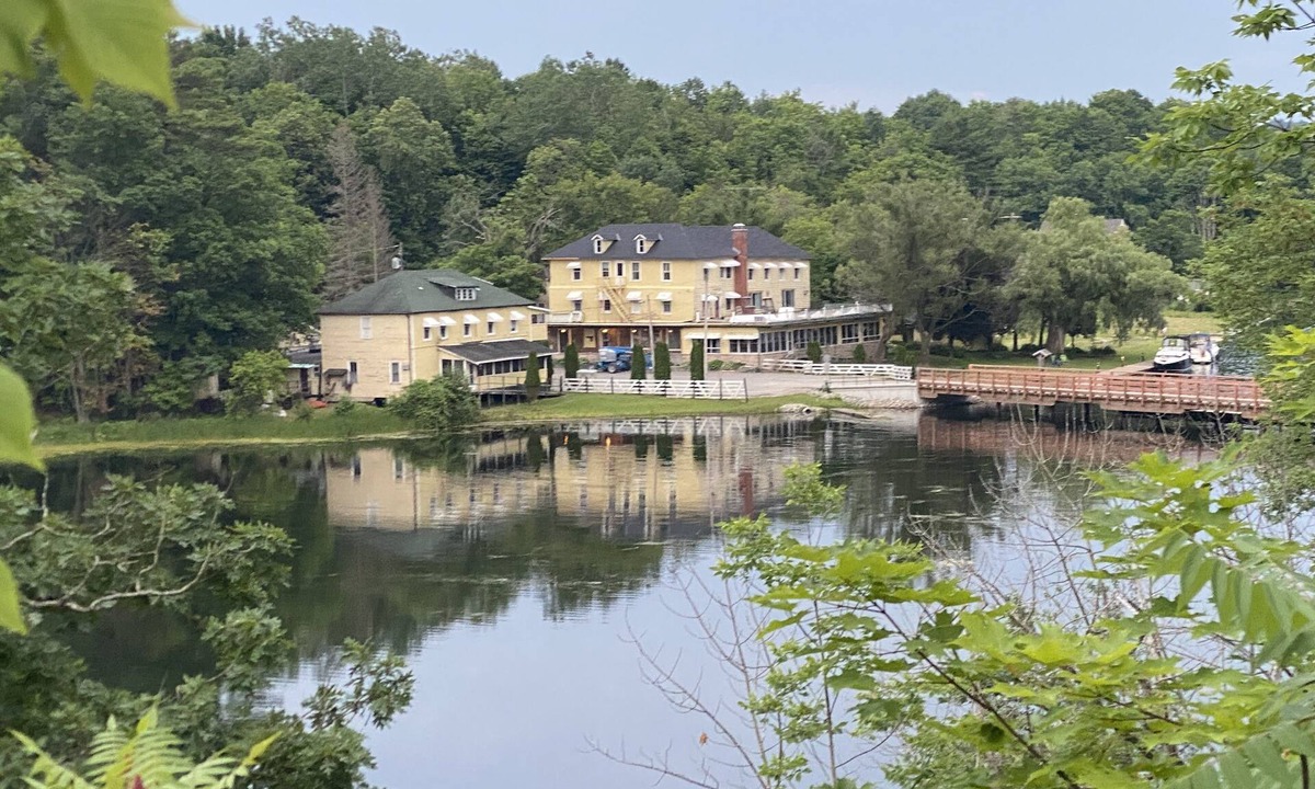 Jones Falls Hotel | Hotel Kenney Rideau