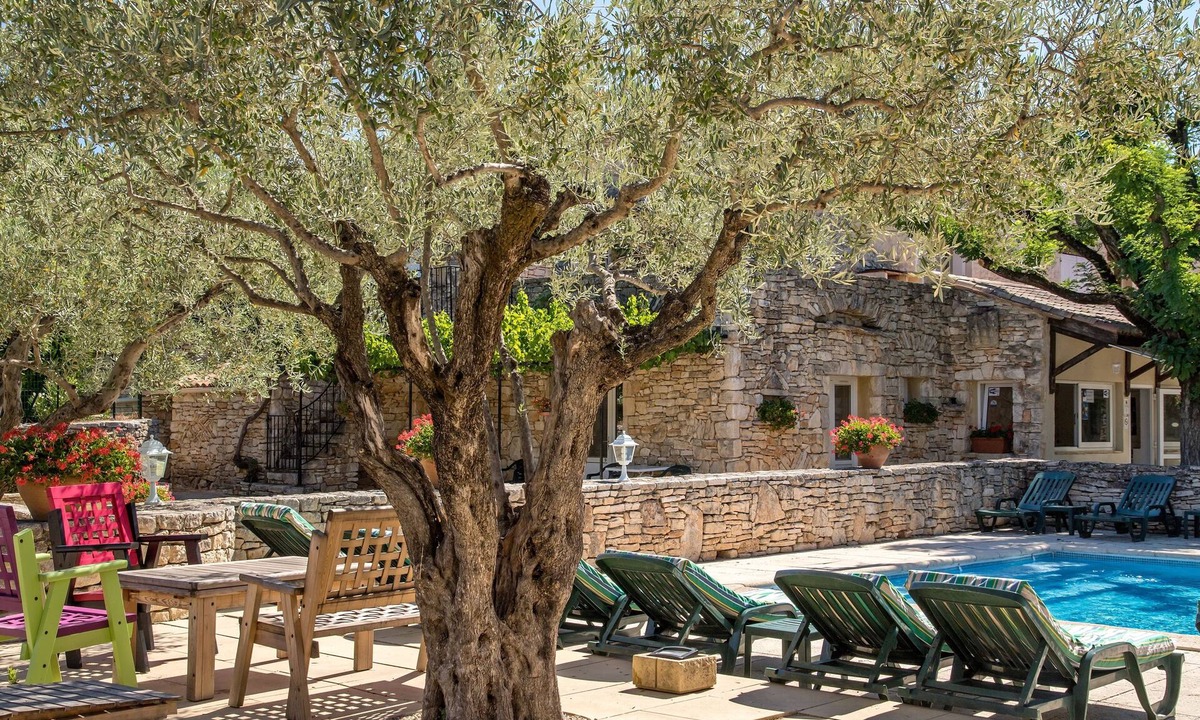 Saint-Martin-d'Ardeche Hotel | Hotel L'escarbille