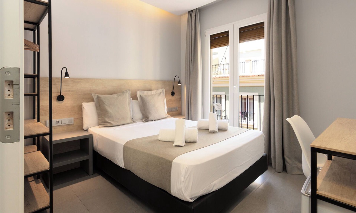 Barri Vell - Santa Creu Hotel | Hotel La Milagrosa