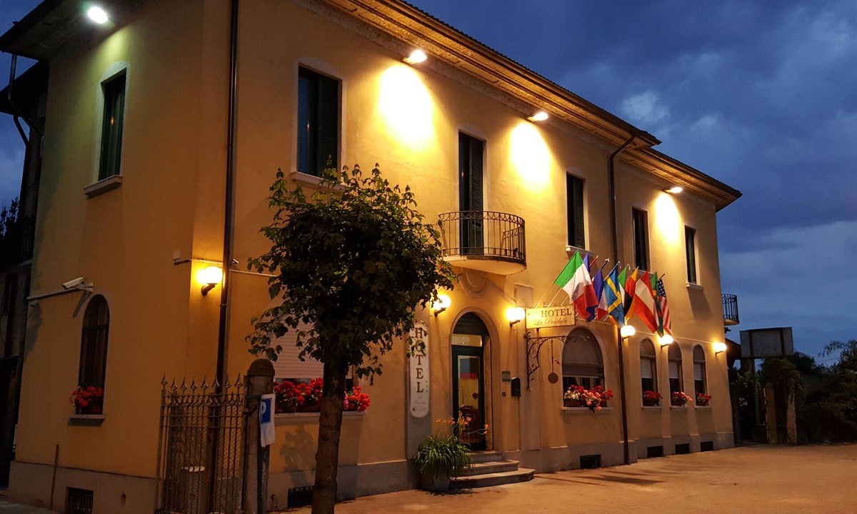 Ozzero Hotel | Hotel La Pendola