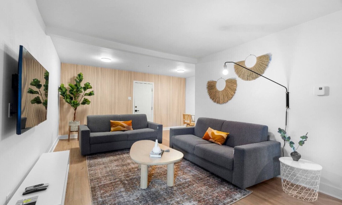 Little Italy Apartment | Hotel Laurence one bedroom apartment