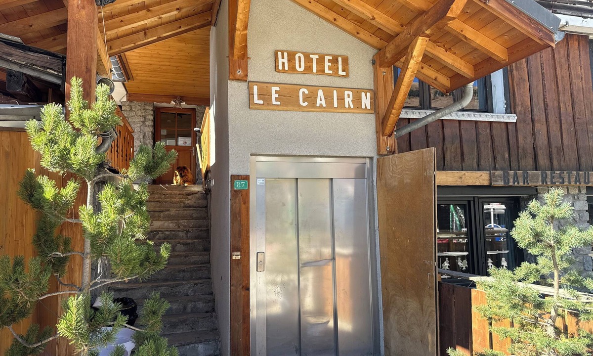 Mont-de-Lans Hotel | Hotel Le Cairn