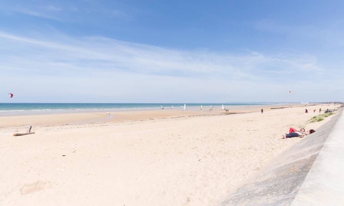 Hermanville-sur-Mer Hotel | Hotel Le Canada