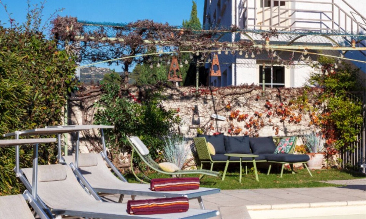 Istres Hotel | Hotel Le Castellan