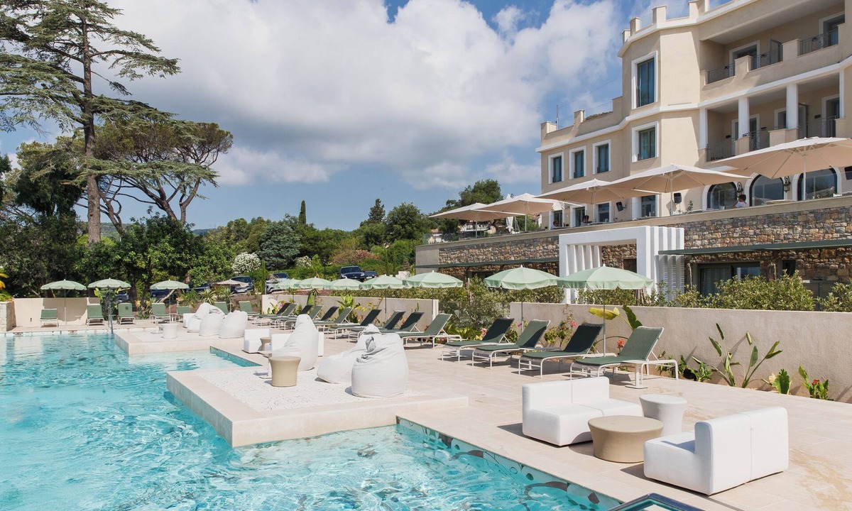 Les Restanques Hotel | HOTEL LE CHATEAU ROSE