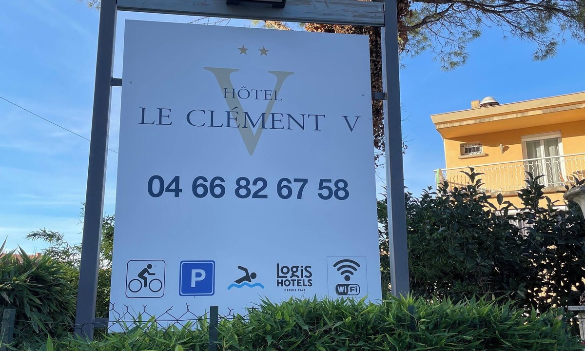 Roquemaure Hotel | Hotel Le Clément V