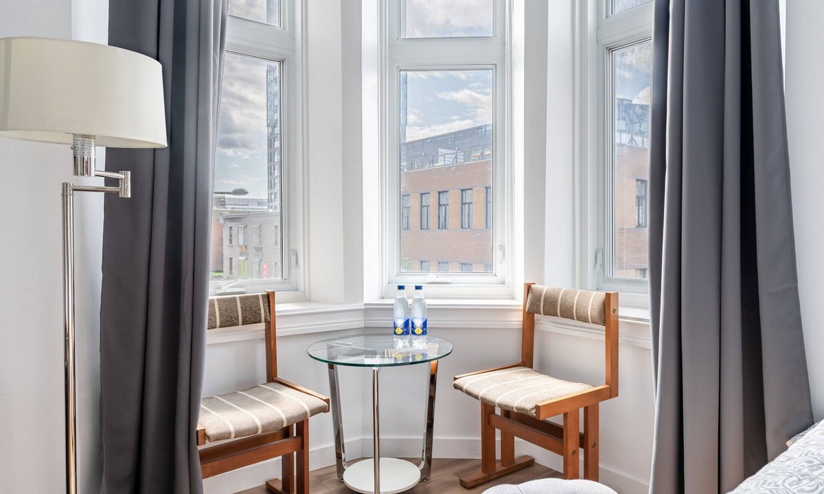 Gay Village Hotel | Hotel le Coach