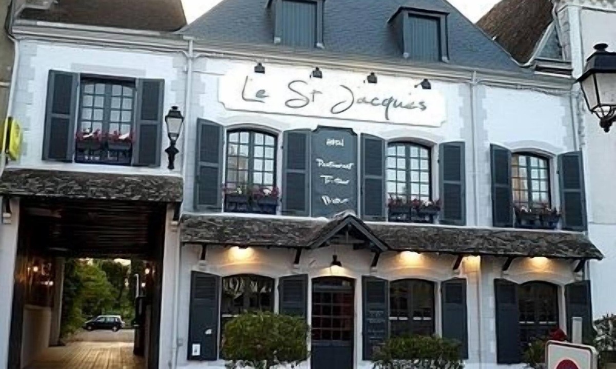 Cloyes-sur-le-Loir Hotel | Hotel Le Saint Jacques