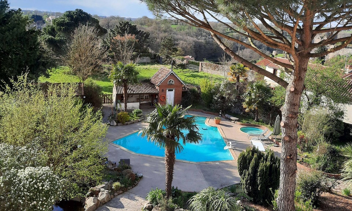 Tiffauges Hotel | HOTEL LE MANOIR DE LA BARBACANE