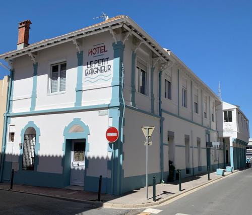 Palavas-les-Flots Hotel | Hotel Le Petit Baigneur Palavas Plage