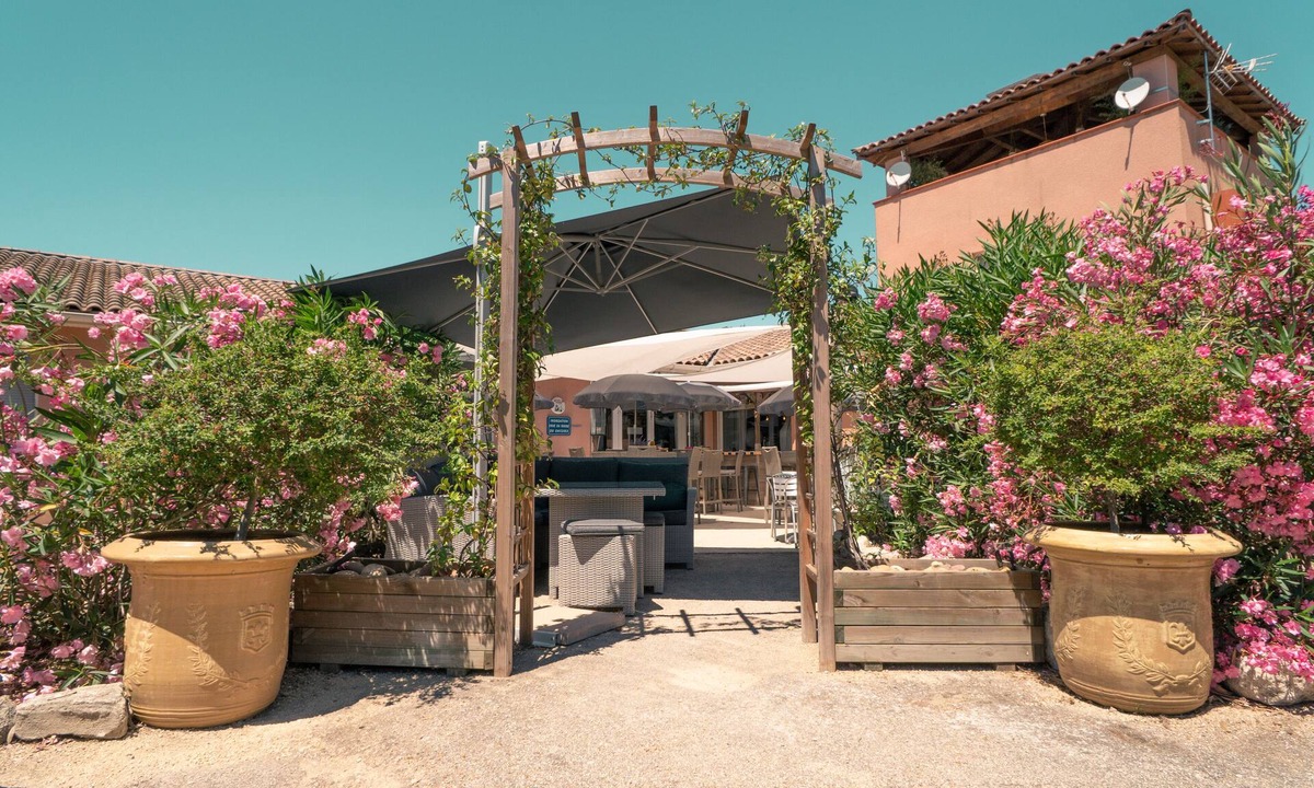 Bellegarde Hotel | Hotel le president GARE TGV NIMES PONT DU GARD