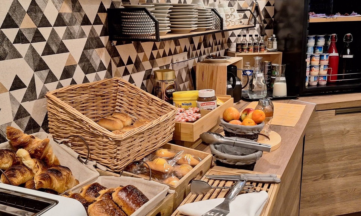 Saint-Quentin Hotel | Hotel Le Saint Quentin