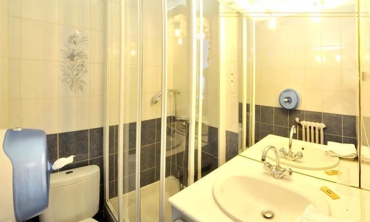 La Roche-sur-Yon Hotel | Hotel Le Sully