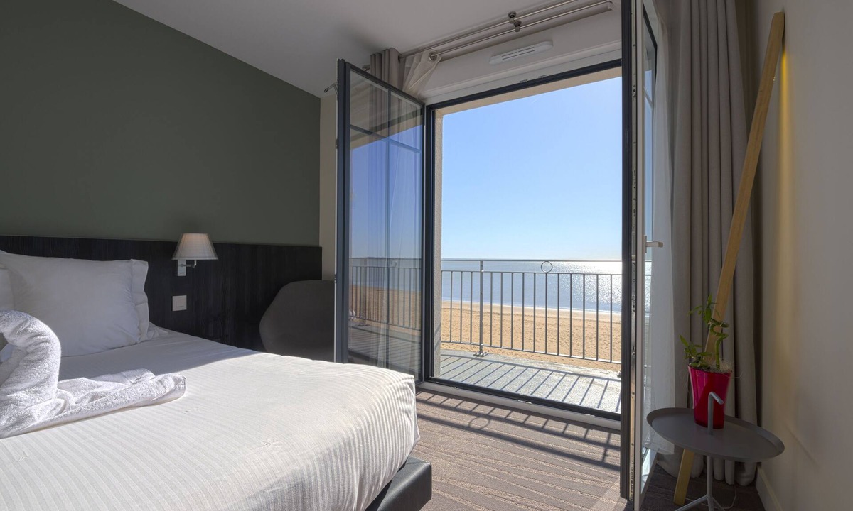 Quartier du Casino Hotel | Hotel Les Flots - Chatelaillon Plage