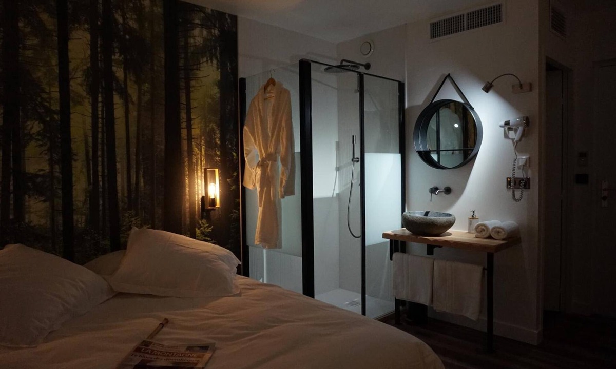 Vieille-Brioude Hotel | Hotel Les Glycines