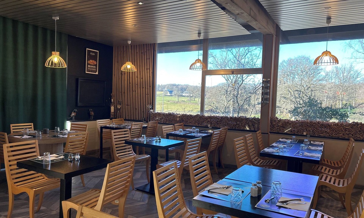 Saint Dezery Hotel | Hotel Les Gravades