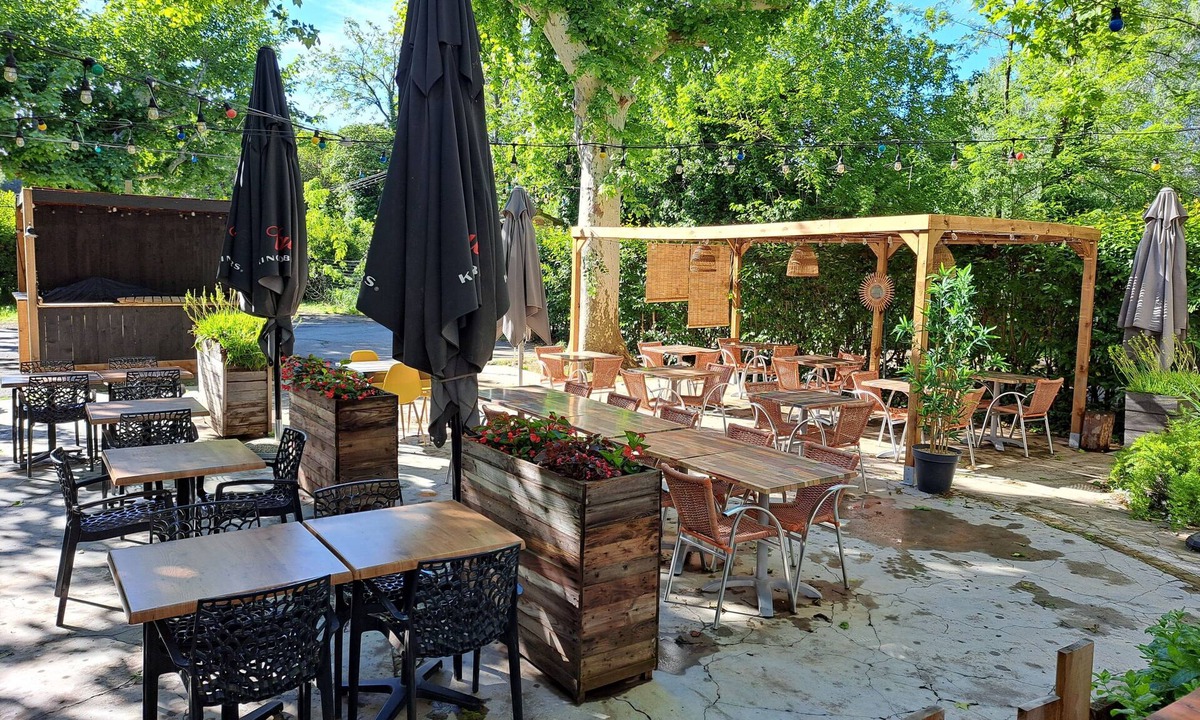 Aramon Hotel | hotel les platanes