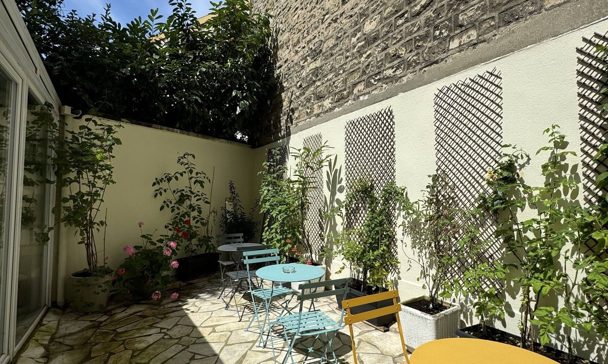 Saint-Fargeau Hotel | Hotel Lilas Gambetta