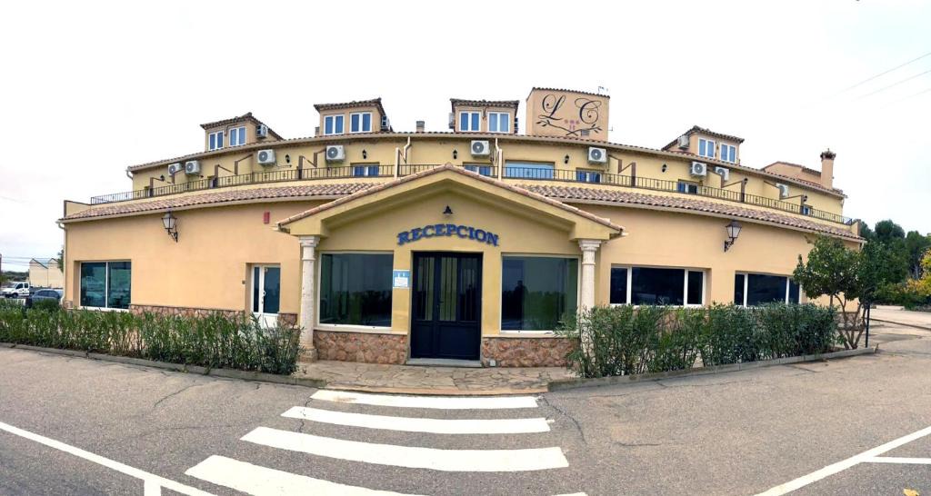 Iniesta Hotel | HOTEL LOS CAÑAS