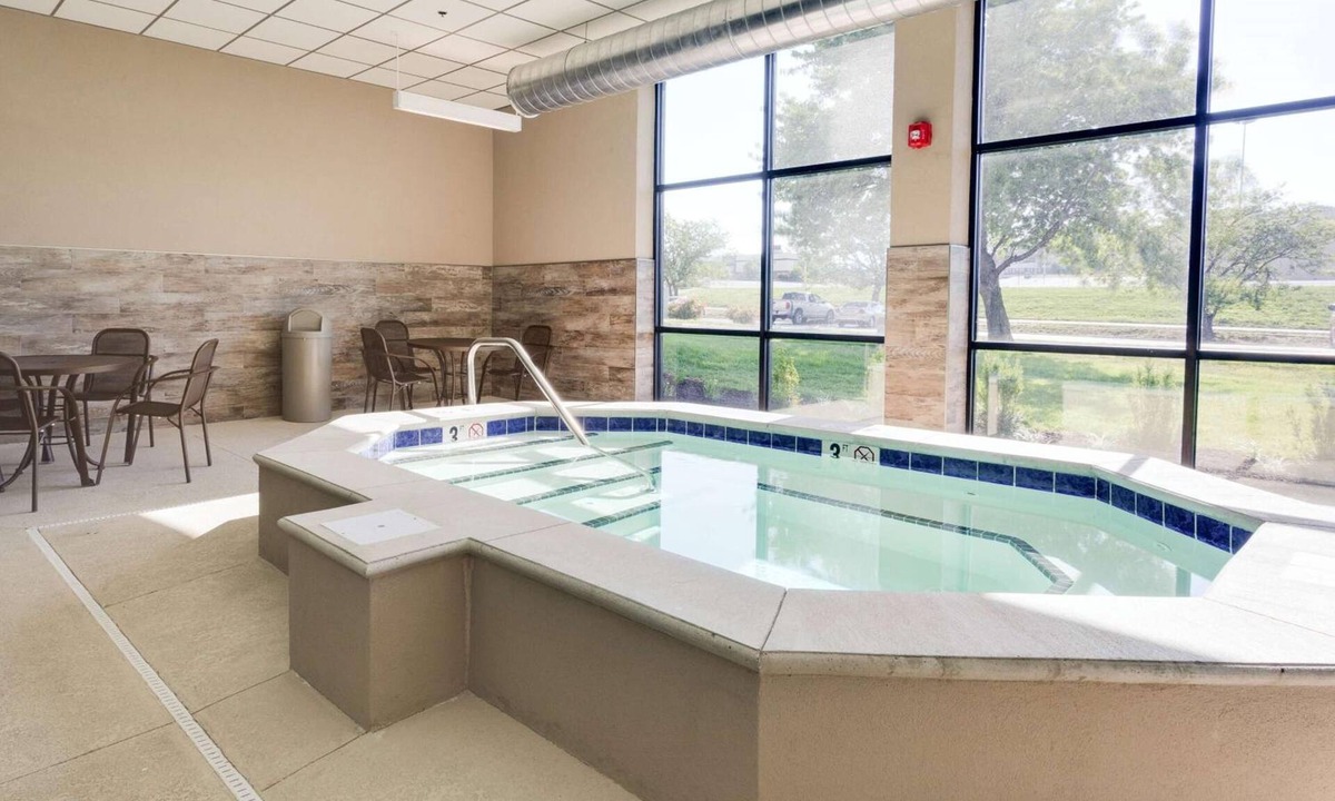 Merriam Hotel | Hotel Lotus Kansas City Merriam