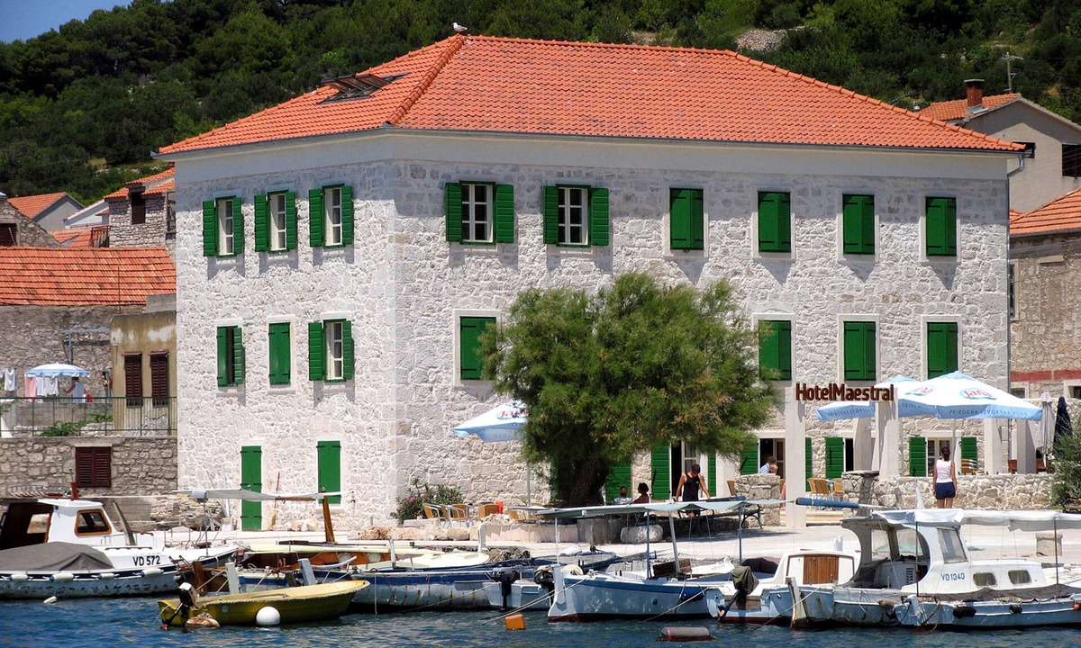 Prvic Luka Hotel | Hotel Maestral