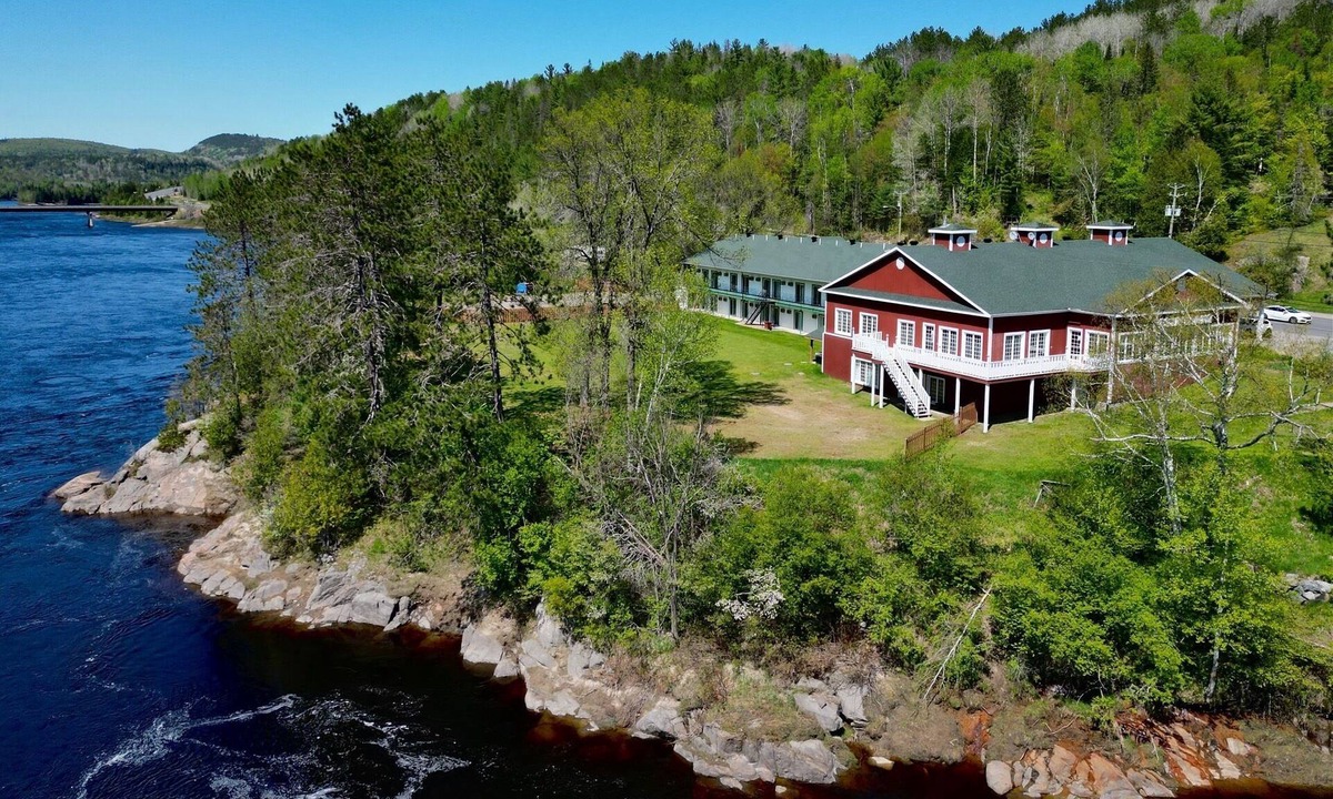 Trois-Rives Hotel | Hotel Marineau Mattawin