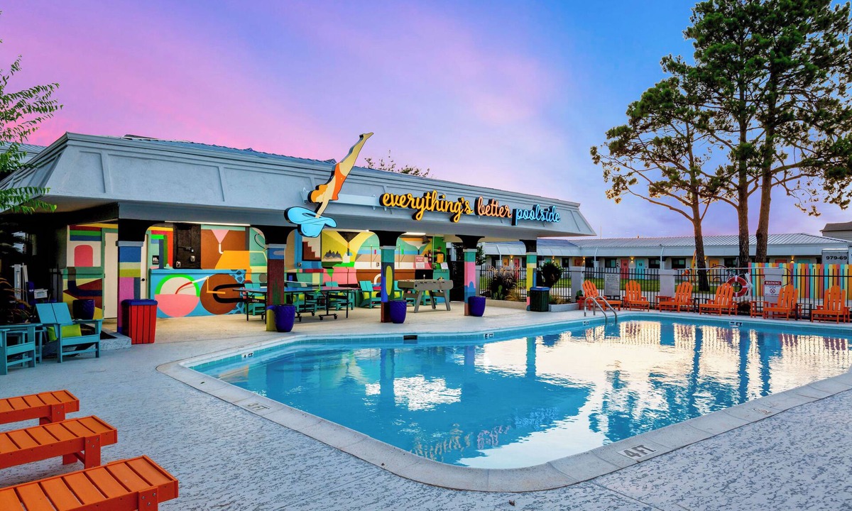 Wellborn Hotel | Hotel McCoy College Station - Art, Libations, Pool Society