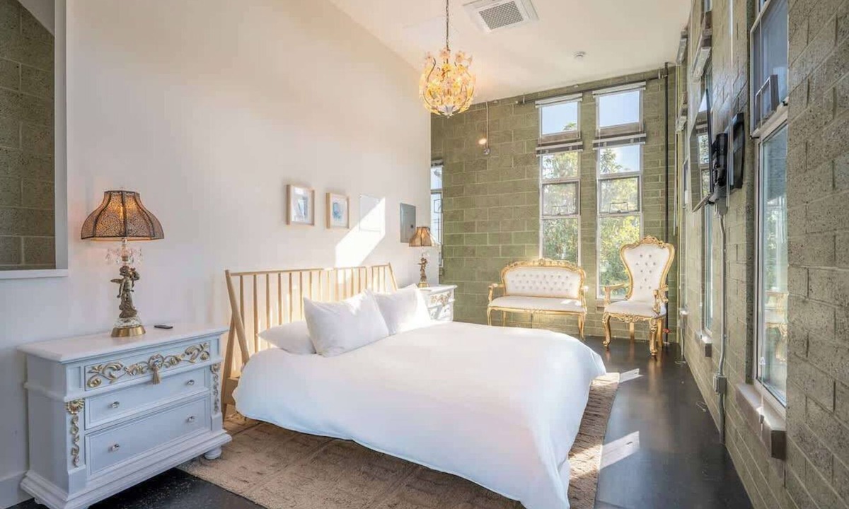 Logan Heights Bed & Breakfast | Hotel Narcissus - Room 6