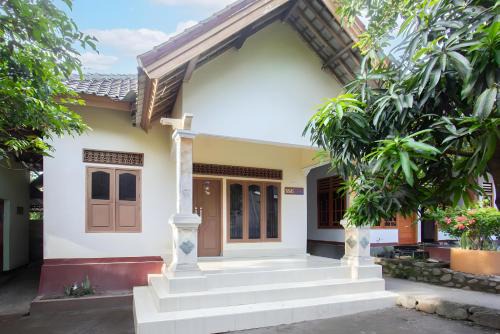 Kecamatan Pringgarata Hotel | Hotel O Bagas Homestay Near DWH (Tourism Village Green) BILEBANTE