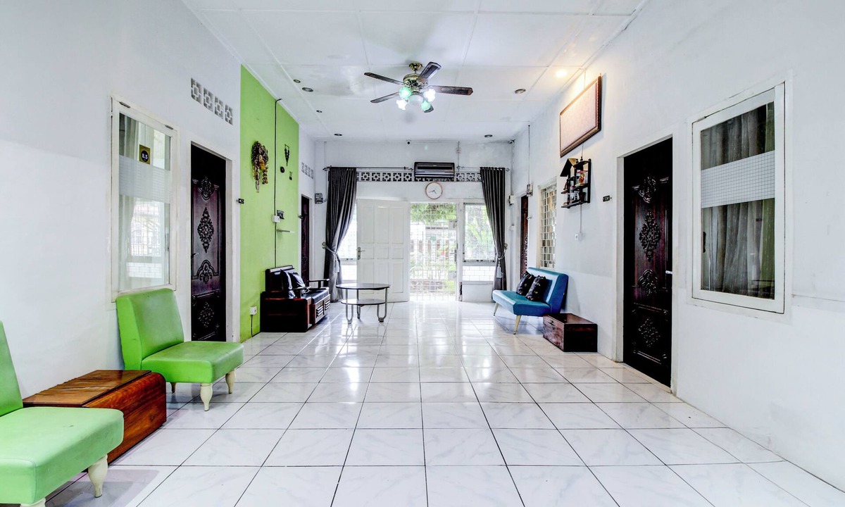 Padang House | Hotel O Jalan Jenderal Sudirman Near Imam Bonjol Square Formerly Nelvi Guest House