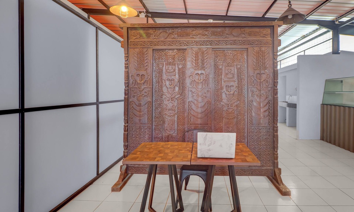 Sunset Road Hotel | Hotel O near Trans Studio Theme Park formerly Sunset Cozy