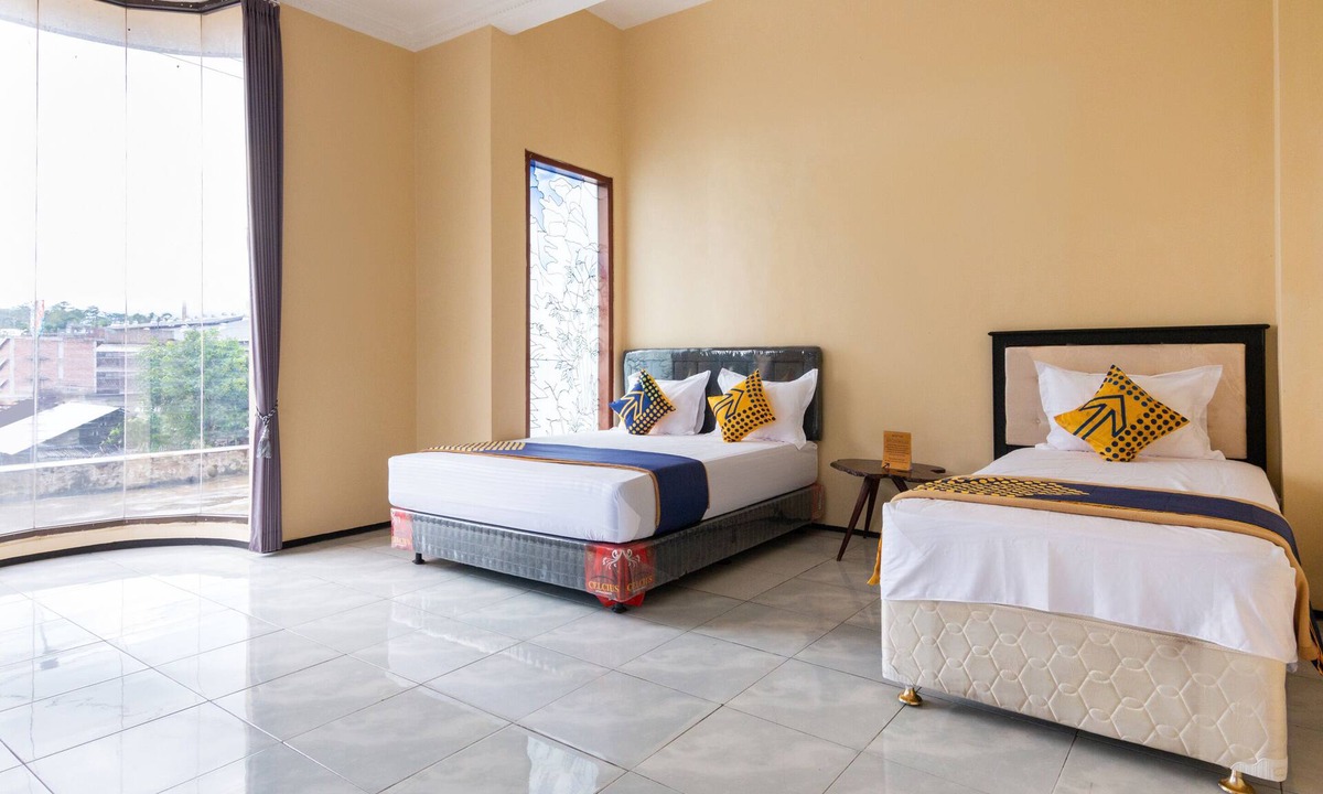 Lawang Hostel | Hotel O Safira Family Residence Syariah