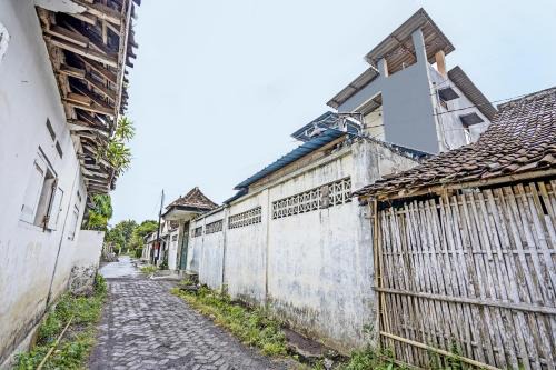 Rogojampi Hotel | Hotel O Tanjung Indah Homestay Syariah