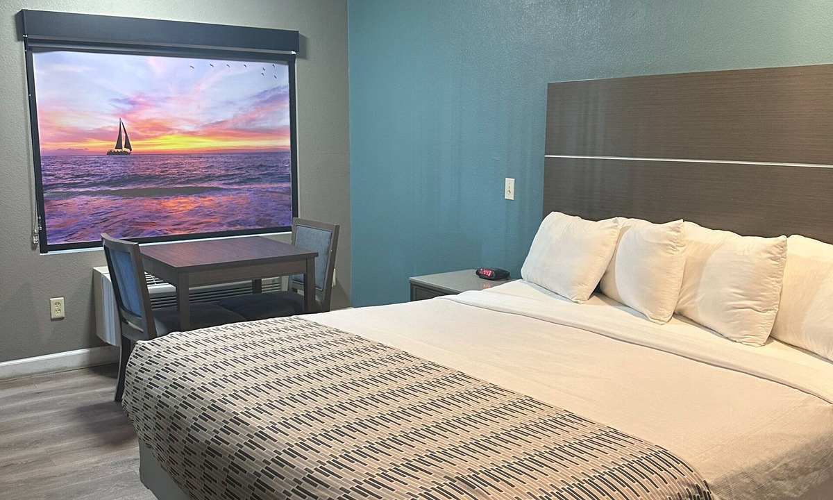 Lincoln Acres Hotel | Hotel Palmeras Chula Vista