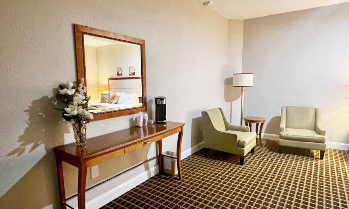 Laurel Hotel | Hotel Pinehurst- Magnolia Suite 102