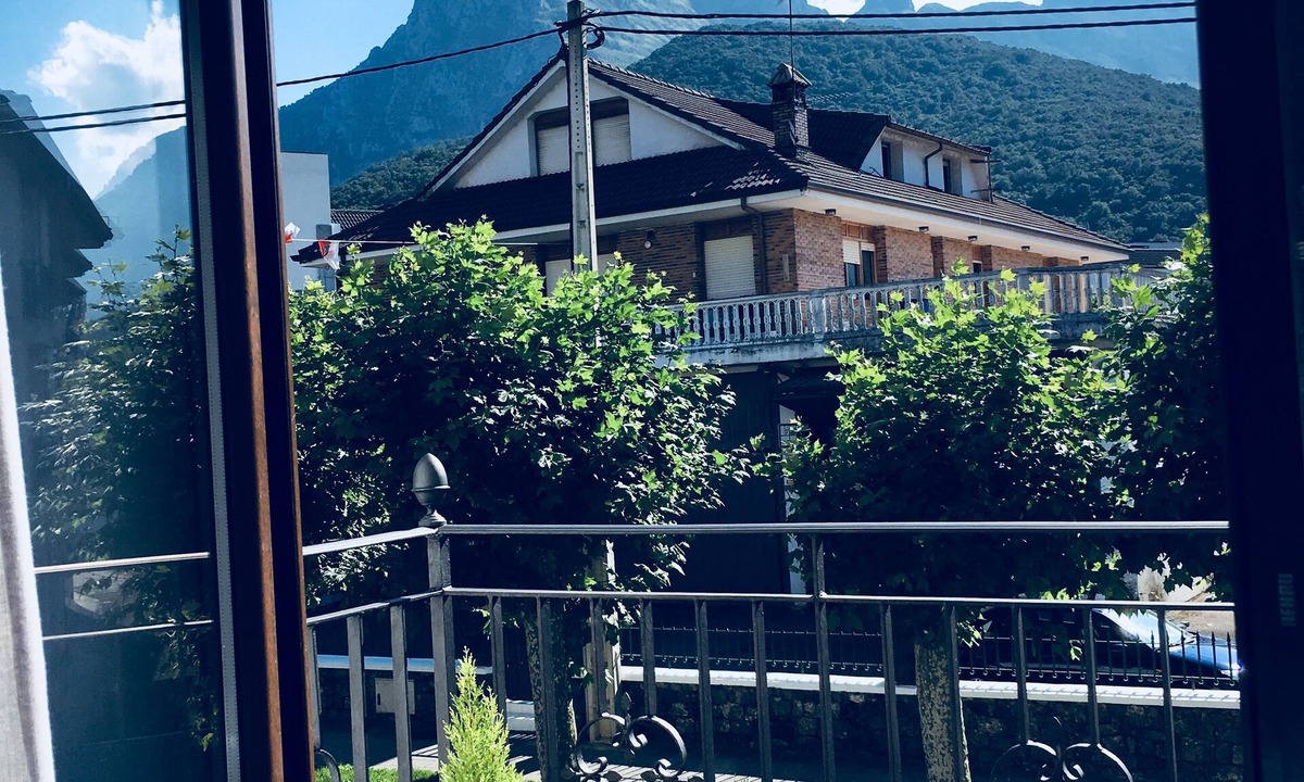 Ramales de la Victoria Hotel | Hotel Río Asón
