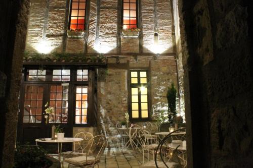 Cordes-sur-Ciel Hotel | Hotel Raymond VII