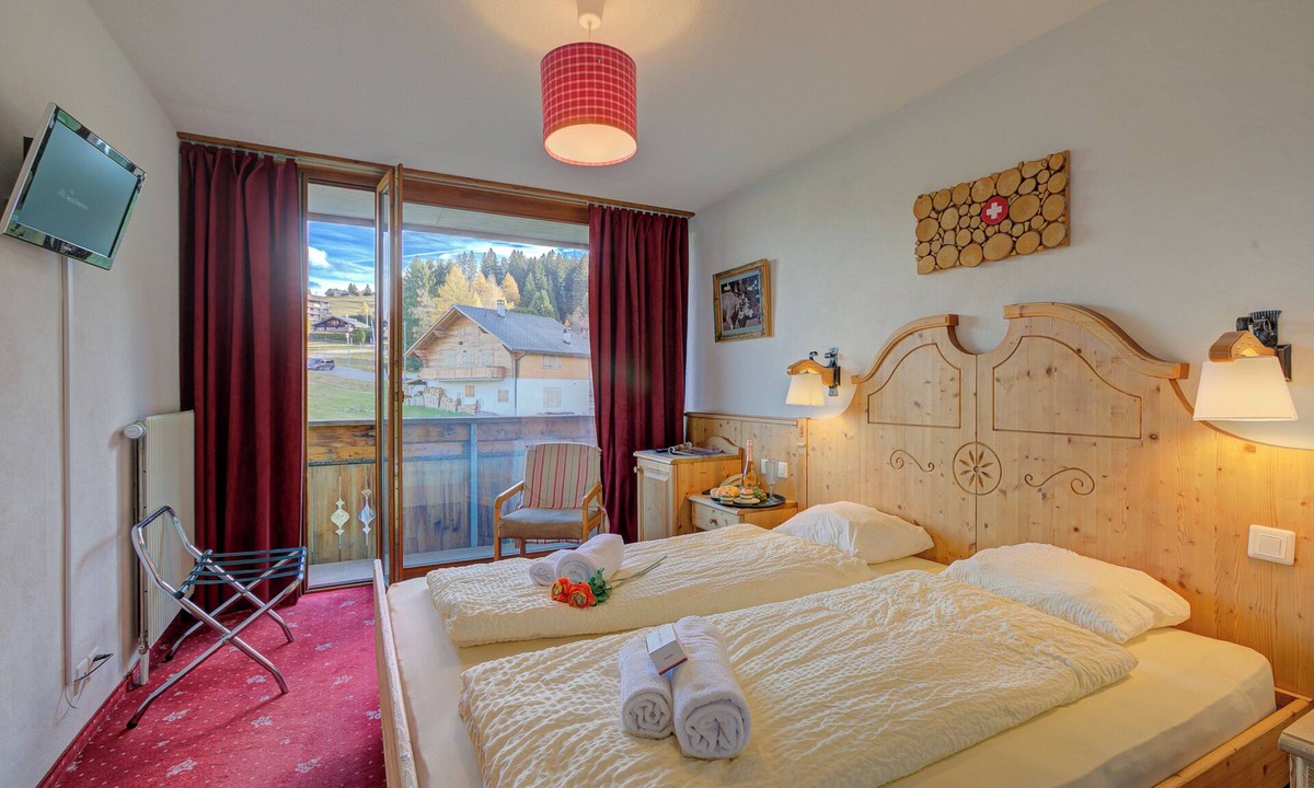Les Mosses Hotel | Hotel Relais Alpin Twin Room & Balcony8, Les Mosses, Switzerland