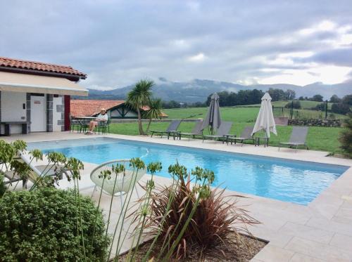 Saint-Jean-Pied-de-Port Hotel | Hotel Restaurant Pecoitz